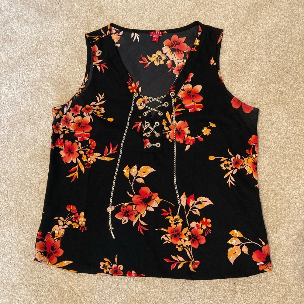 Guess sleeveless top. Gold chain front detail. Size M.